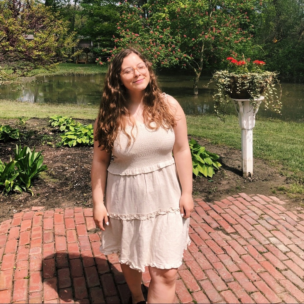 Meet your Posher, Lauren🤍🌿 - Picture 2 of 4